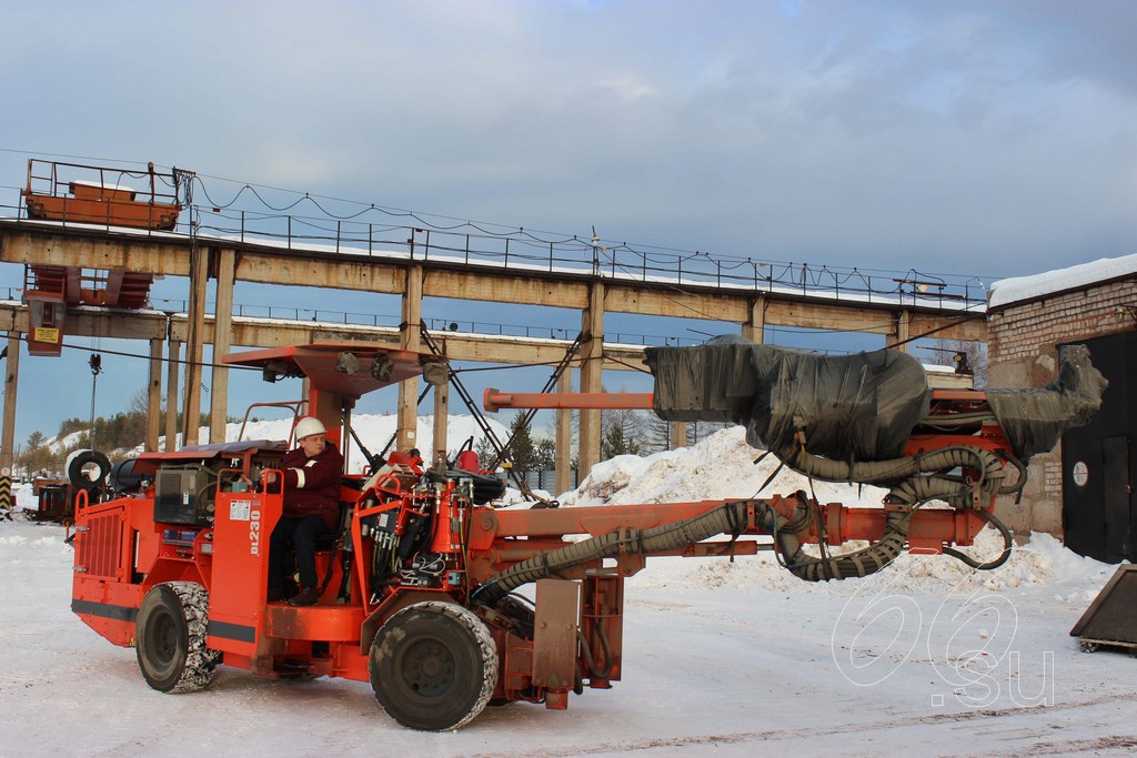 Самоходная буровая установка Sandvik DL-230