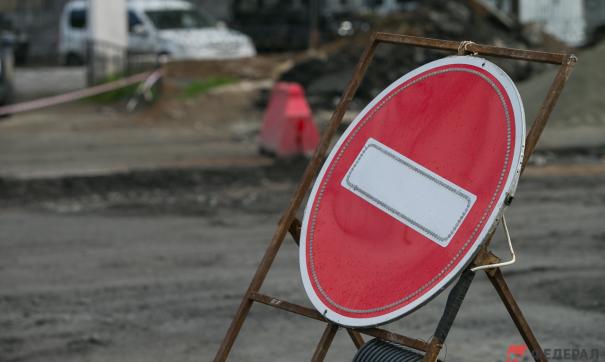 В Екатеринбурге разберутся с подрядчиком, плохо отремонтировавшим дорогу рядом с уральским полпредством