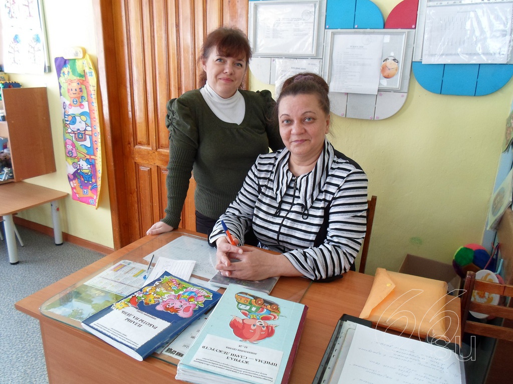 Воспитатели Елена Муллагадиева и Елена Сычева